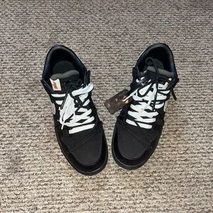 OFF-WHITE LOT 50